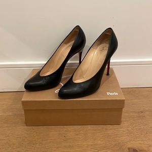 Christian Louboutin black leather pump, size 39.5